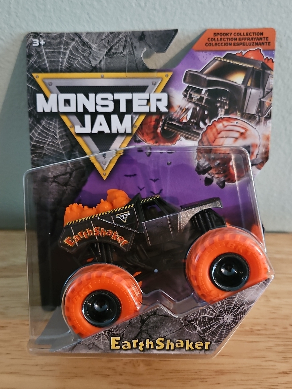 2026 Monster Jam EarthShaker Spooky Collection Halloween 1:64 NIP